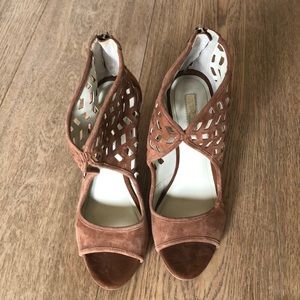 BCBG Generation light brown sandals